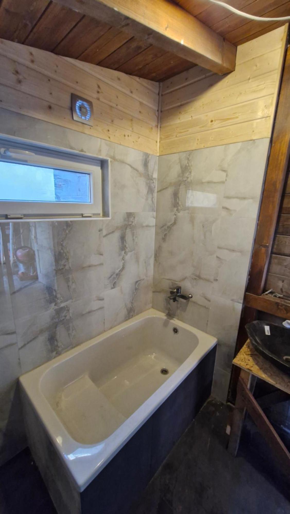 Old Summer House With Renovated Bathroom Appartement Prague