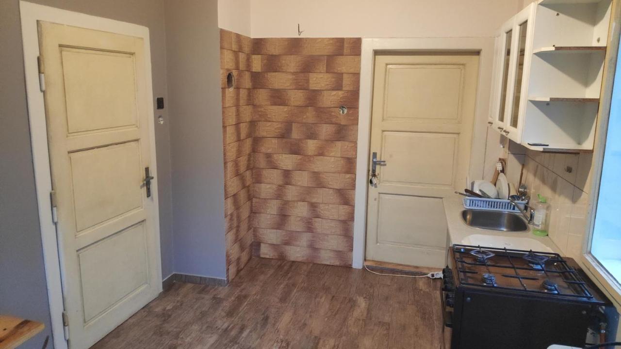 Old Summer House With Renovated Bathroom Prague